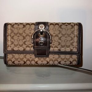 COACH Signature Canvas Kleo Wallet